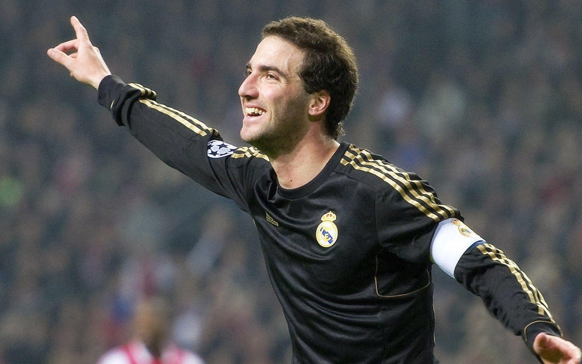 英超战术变革，阿尔特塔谈梅里诺位置调整，中场回归引发新思考