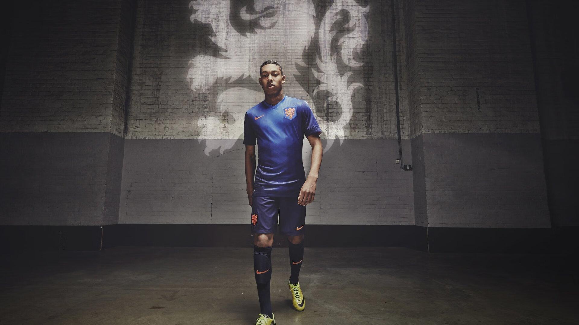 伯恩利足球俱乐部迎来新篇章，詹姆斯-霍尔罗伊德被任命为首席执行官，引领球队未来战略转型