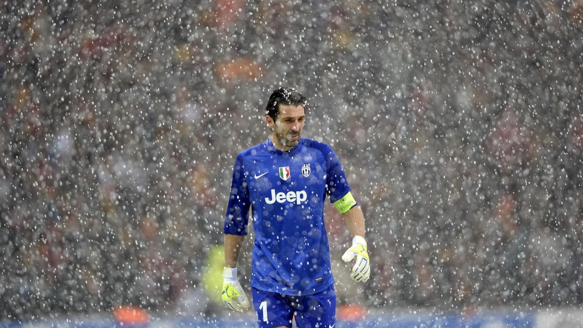 八强战巅峰对决！多特蒙德发布预热海报，阿德耶米与维尼修斯成焦点