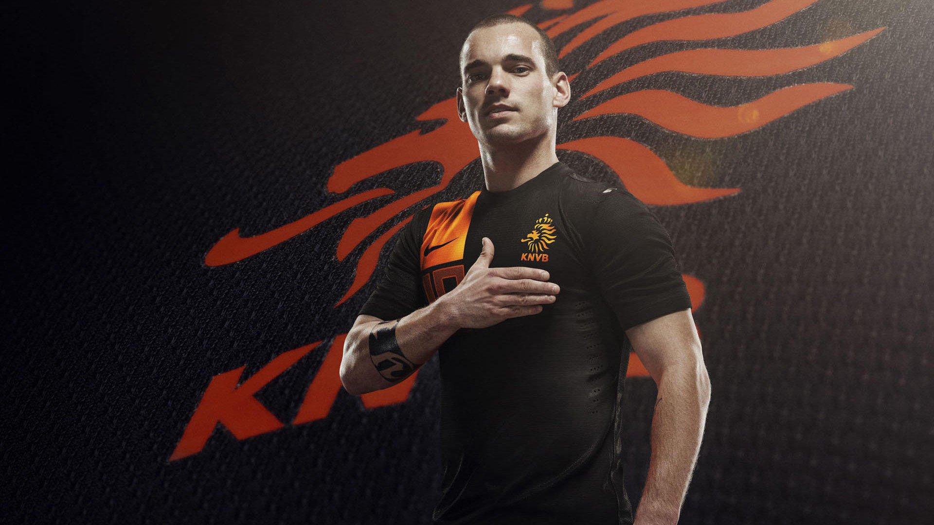 云开雾散☀詹姆斯转发自己今日练习高尔夫片段